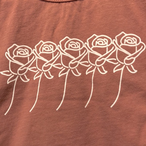 3/$25 - Trillium crop tshirt with roses - Picture 2 of 5